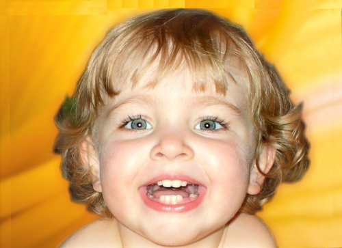 улыбающийся ребенок