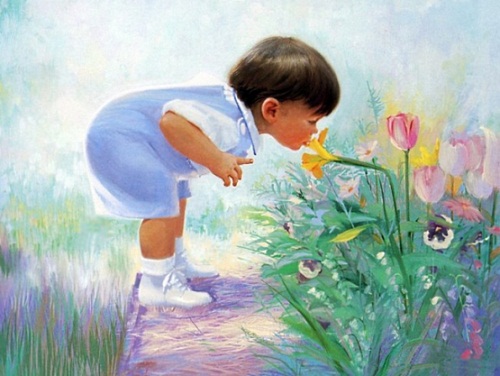 ребенок нюхает цветы